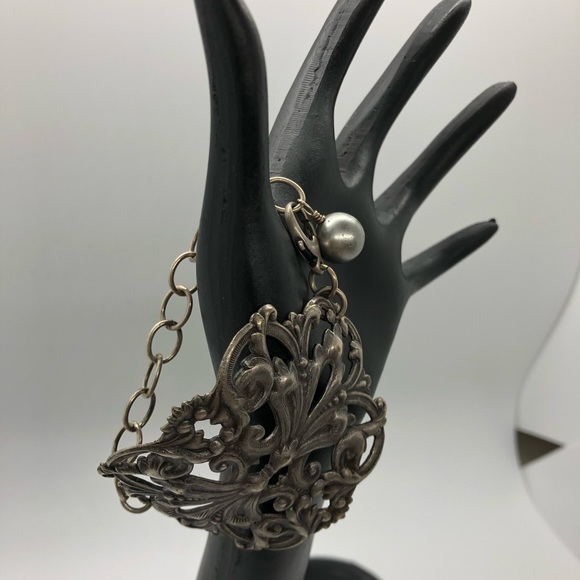 Vintage style intricate design bracelets - Picture 1 of 4